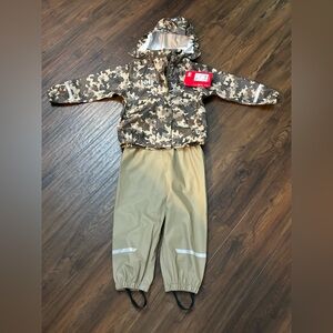 *Brand New* Size 2 Helly Hansen Bergen 2.0 Rain Jacket and Pants Set